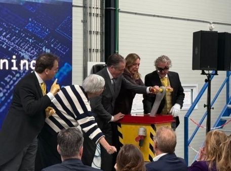 Cleanroom opening